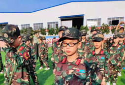 上饒八一軍事夏令營(yíng)讓孩子們得到很好鍛煉！