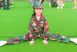 上饒八一軍事夏令營(yíng)八大課程磨礪孩子