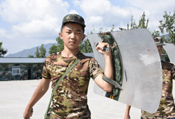 蘇州小學(xué)生軍旅夏令營幫助孩子突破自我