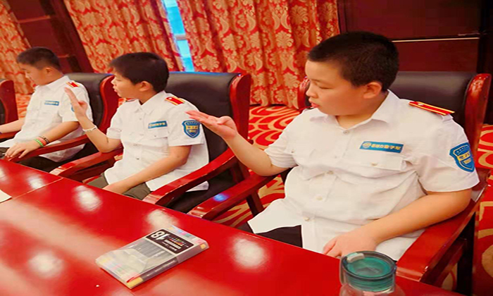 和老師互動(dòng)