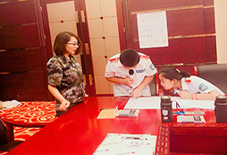 看自己的稿子