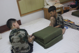 參加思想力軍事夏令營(yíng)給孩子來(lái)一場(chǎng)綠色的洗禮