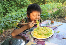 安徽軍事夏令營的吃住是如何安排的？