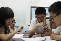 今天夏令營的孩子們討論了次貸危機的問題