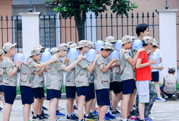 參加天津軍事夏令營(yíng)激發(fā)孩子軍旅夢(mèng)！