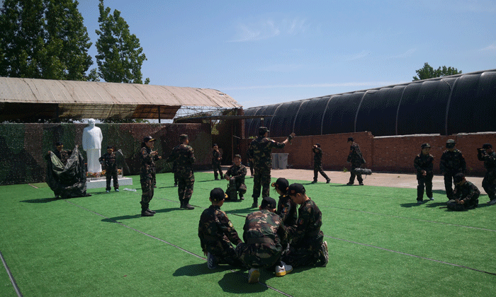 天津小學(xué)生軍事夏令營(yíng).gif