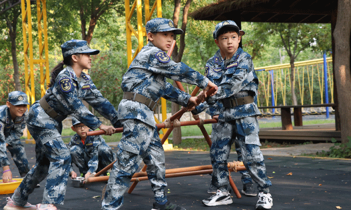 青少年參加河北軍事夏令營有哪些作用.gif