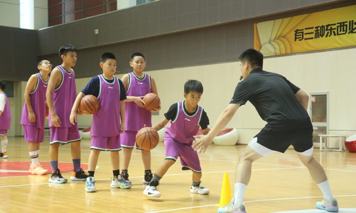 小學(xué)生體能訓(xùn)練夏令營(yíng)報(bào)名哪家好