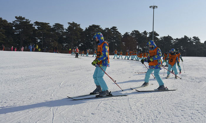 排隊進入滑雪道