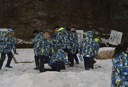 打雪仗
