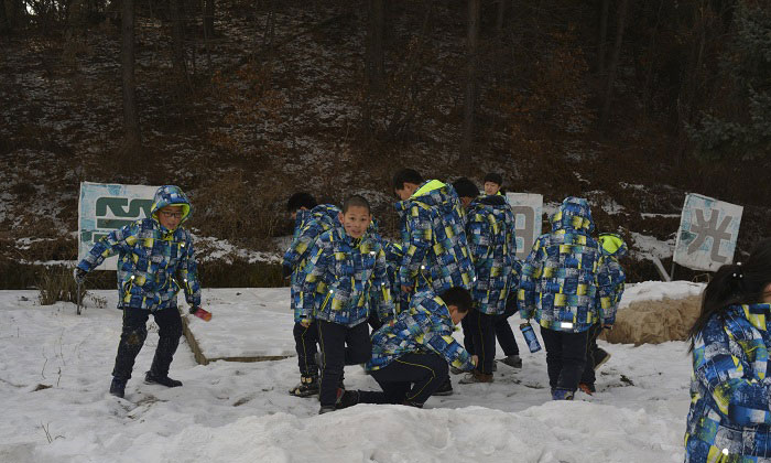 打雪仗