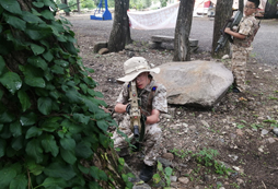 舉槍射擊