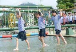 同途軍事夏令營(yíng)會(huì)給孩子發(fā)放什么衣物呢？