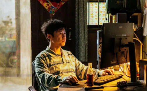 熱播劇《大考》被怒贊，學(xué)霸?xún)鹤訉?zhuān)治網(wǎng)癮爸爸，反向管教引熱議！