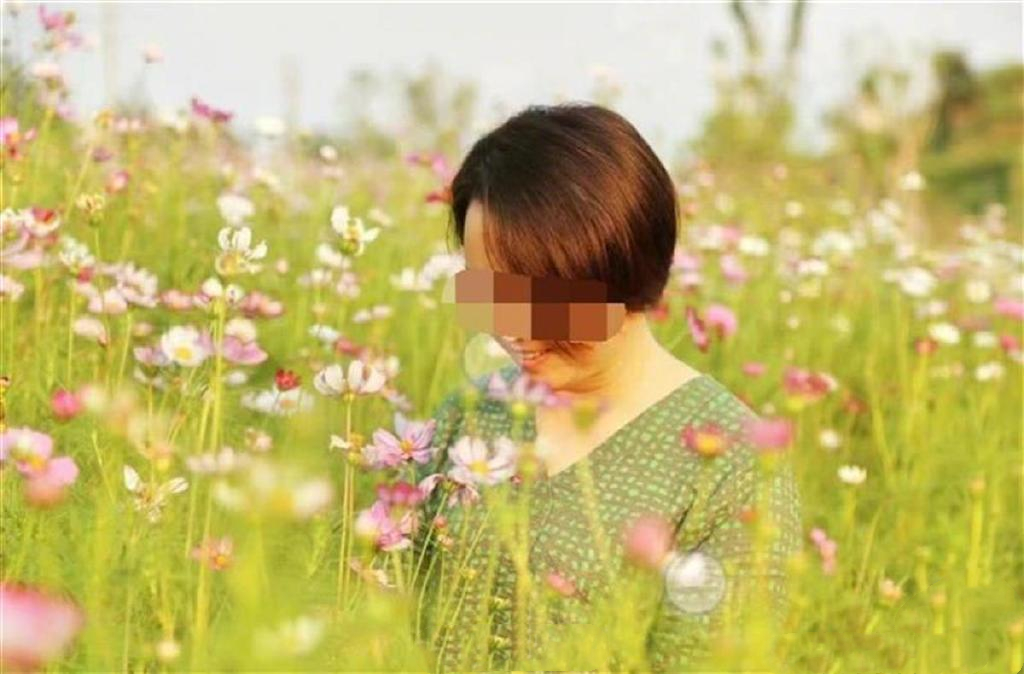 女教師遭“網(wǎng)課爆破”后去世，直播視頻曝光，這些人都是遞刀的劊子手！