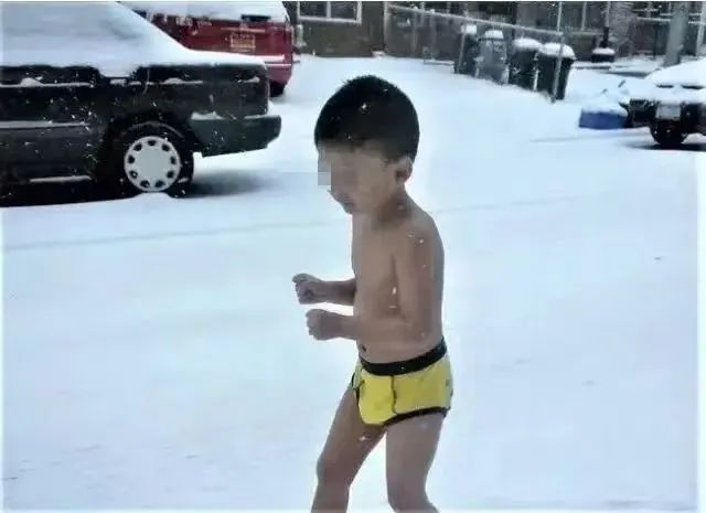 12年前，被爸爸逼迫零下13度裸跑的4歲小男孩，現(xiàn)在他怎么樣了？