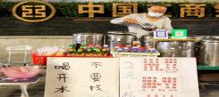 擺攤17年不漲價，只賣2元的“糖水爺爺”走紅后被網(wǎng)暴造謠，無奈回應：決定不擺攤了！