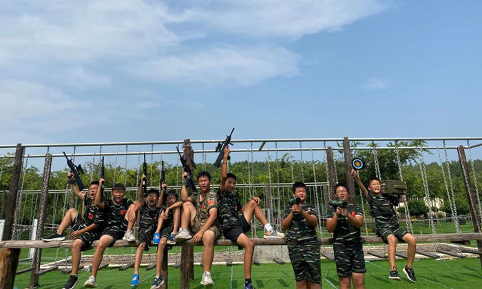 軍事拓展訓(xùn)練夏令營(yíng)有哪些