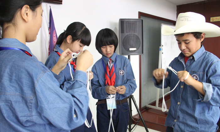 國內(nèi)中學(xué)生拓展冬令營