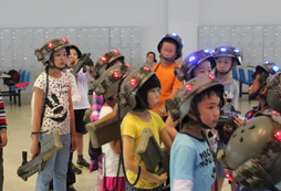 素質(zhì)夏令營(yíng)讓孩子學(xué)會(huì)主動(dòng)向前