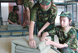  啟慧軍事拓展夏令營讓青少年學(xué)會獨(dú)立自主