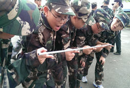 參加軍事拓展夏令營在訓(xùn)練過程中會(huì)遇到危險(xiǎn)嗎？
