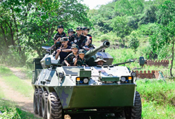 裝甲車體驗(yàn)