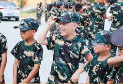 鐵血獵人軍事夏令營(yíng)帶孩子探索未來！