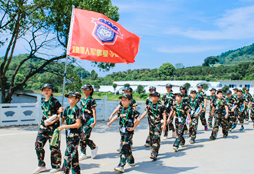 鐵血獵人軍事夏令營(yíng)鍛煉孩子們的毅力！