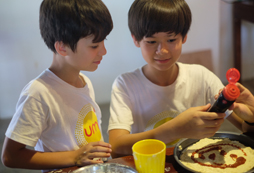 參加7歲女孩藝術(shù)夏令營變身最美小公主!