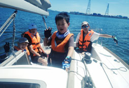 在海上航行