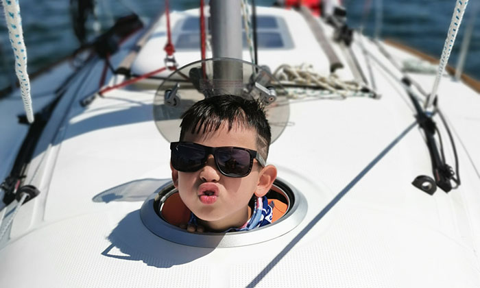 看著好奇怪的亞子
