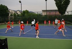 <strong>女孩子適合參加網(wǎng)球夏令營嗎？</strong>