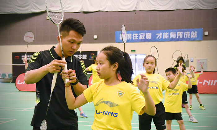 中小學(xué)生參加萬寧羽毛球夏令營有什么好處呢？.jpg