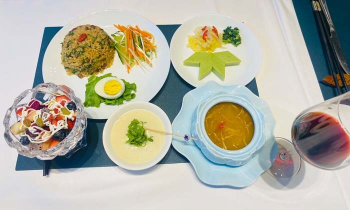 新大陸草原夏令營的食宿標準.jpg