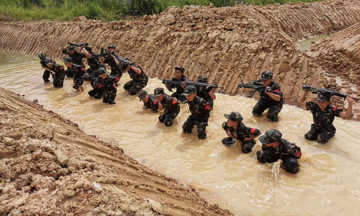 威寧軍事拓展夏令營.gif
