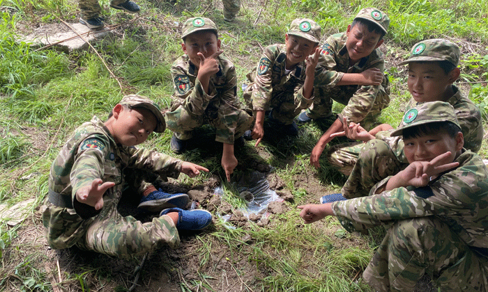 威寧小學(xué)生軍事夏令營.gif