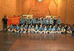 參加2024武漢暑期兒童軍訓(xùn)夏令營(yíng)挑戰(zhàn)軍營(yíng)生活！