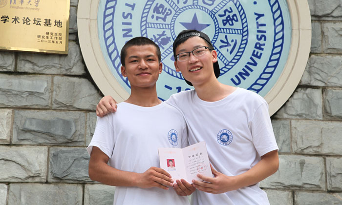 清華博士基地頒發(fā)畢業(yè)證書