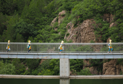 山野前進(jìn)
