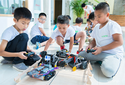 科技夏令營先進的教育理念激發(fā)孩子的動手能力