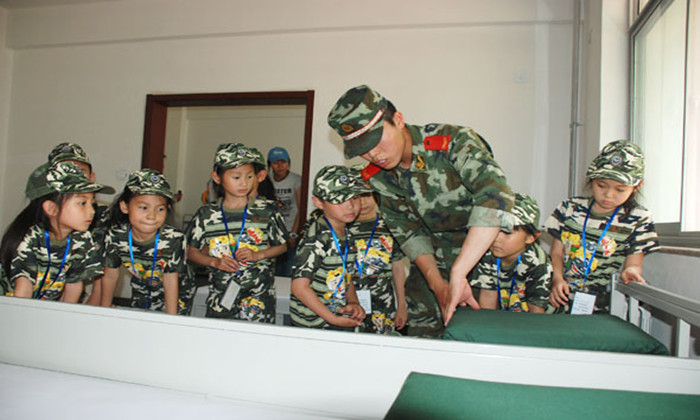 武漢軍事夏令營(yíng)