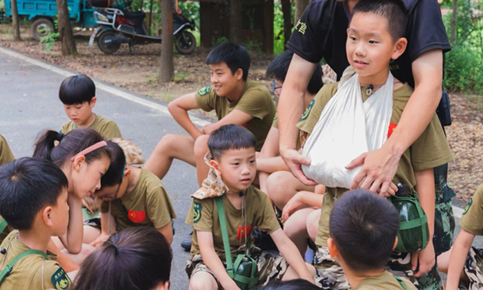 武漢軍事夏令營一般多少錢一個(gè)月