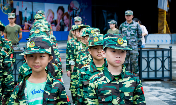武漢軍事夏令營(yíng)