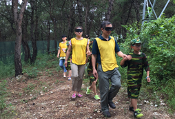 參加武漢軍事夏令營錘煉孩子堅強不屈的品格