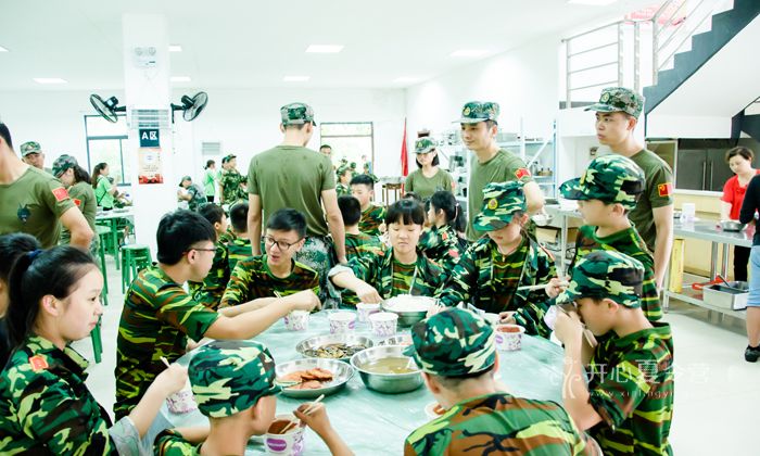 武漢軍事夏令營(yíng)