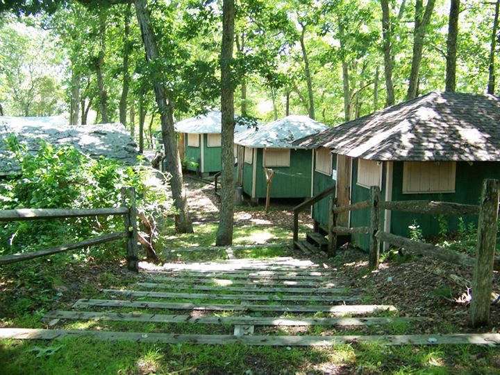 學(xué)生們住宿的小木屋.jpg