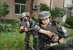 <strong>武漢小學生夏令營讓孩子參與到軍營生活中來</strong>