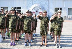  武漢軍事夏令營(yíng)讓孩子21天成功蛻變