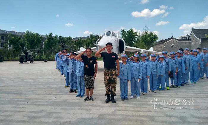 武漢軍事拓展夏令營(yíng)